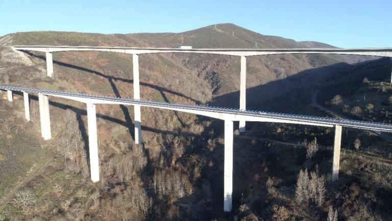 Imagen noticia: Viaducto de Ruitelán (en primer término) - Ministerio de Transportes, Movilidad y Agenda Urbana.