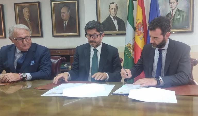 Imagen noticia: Firma del convenio en la A.P. de Almería - Ministerio de Transportes, Movilidad y Agenda Urbana.